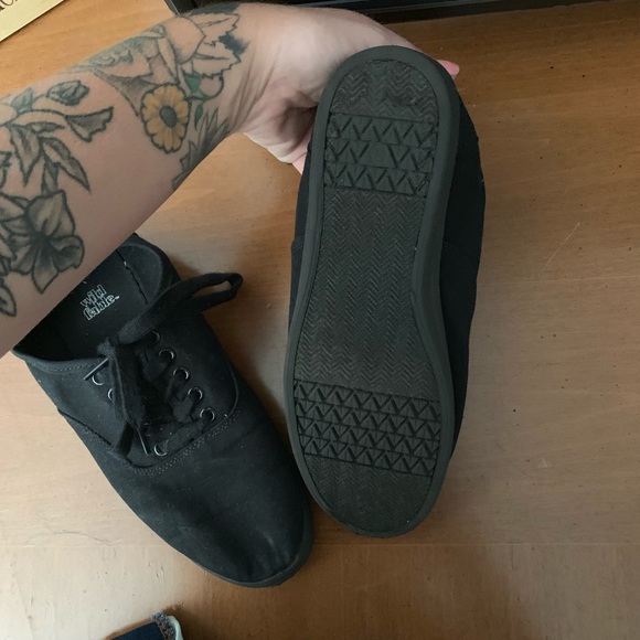 Black canvas shoes - Picture 3 of 4